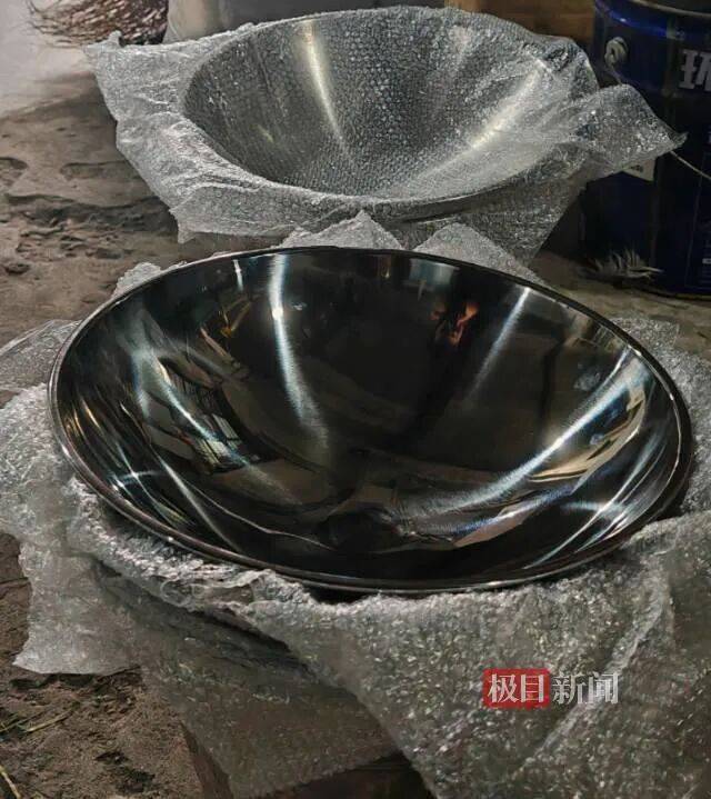 “传家锅”工厂账号粉丝已超260万<strong></p>
<p>比特儿暂停</strong>,对话锅厂负责人傅家兄弟:30年老锅依然能用,证明当年造锅选择是对的