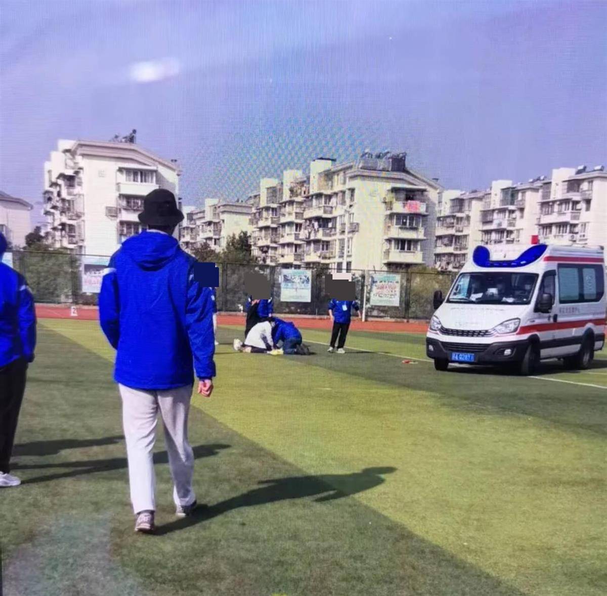 南京一学生在运动会上跑200米时倒地去世<strong></p>
<p>桔子虚拟币</strong>,官方:深感痛心,已与亲属沟通妥善处理