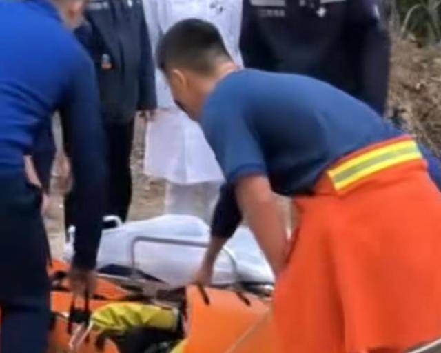 “我来个跳的”!女驴友不慎摔下巨石<strong></p>
<p>TBG虚拟币</strong>,目击者:粉碎性骨折