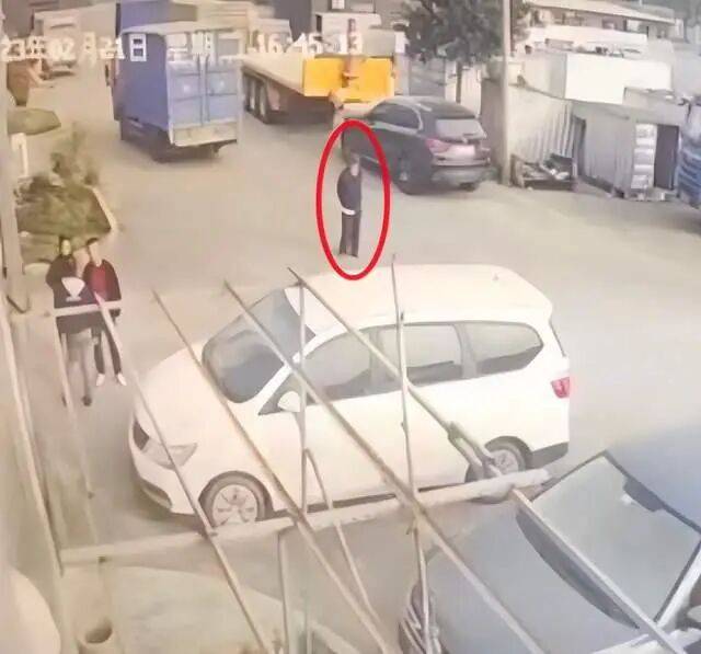 阳江95岁老翁车祸住院3月去世<strong></p>
<p>一键哥虚拟币</strong>,鉴定称自身因素系死亡主因;司机被判一年两个月不断申诉,广东高院:量刑明显不当将再审