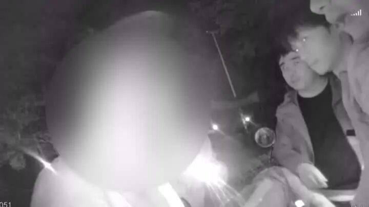 扬州一女子刷短视频惹祸:偷偷去银行取了6万现金<strong></p>
<p>CJL虚拟币</strong>,结果……