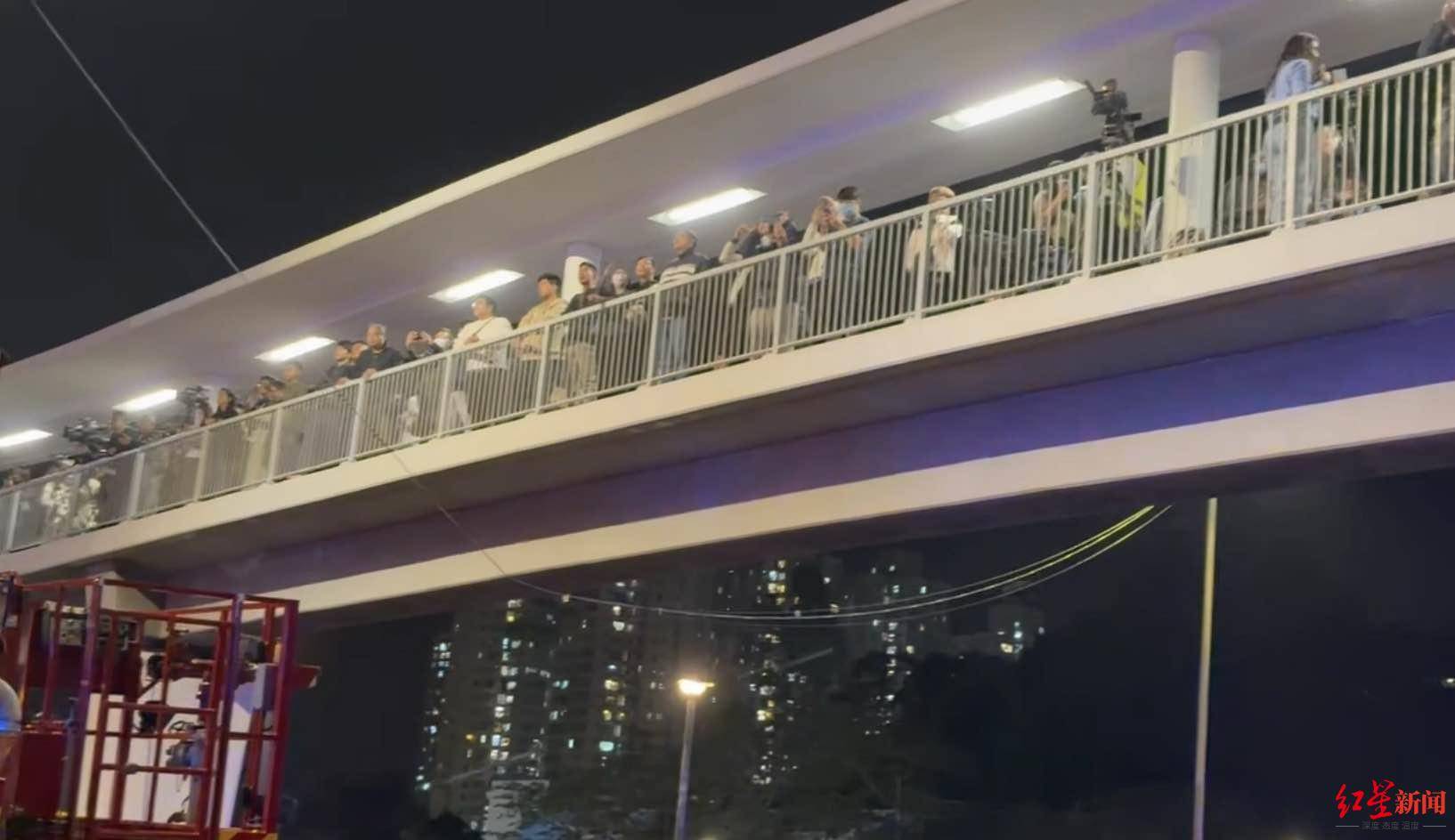 红星新闻实探香港宏福苑大火现场:警员称第一次遇到这么大火<strong></p>
<p>虚拟网领币</strong>,餐厅老板自发为救援人员送餐