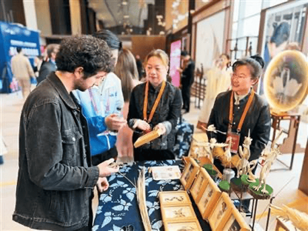 马克龙一路追着它俩<strong></p>
<p>所谓买虚拟币</strong>,抢先一步要访华!