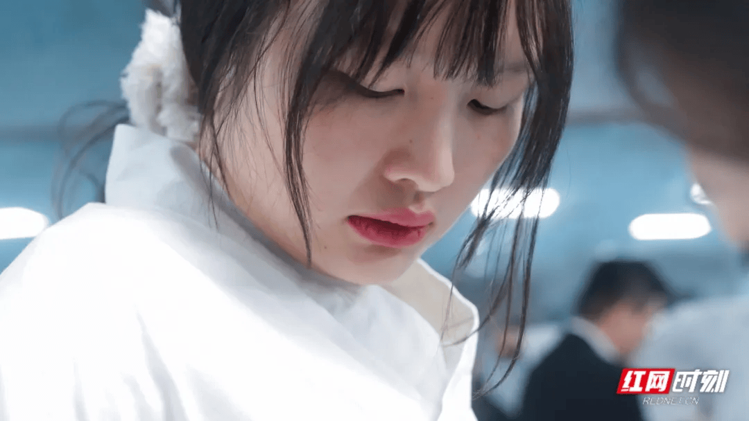 汶川地震被救起的女孩<strong></p>
<p>qkf虚拟币</strong>,17年后和救她的军人结婚了