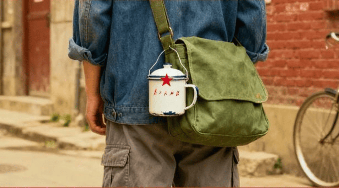 “50块帆布包配3000块包挂”<strong></p>
<p>qkf虚拟币</strong>,时髦年轻人背半个身家出门