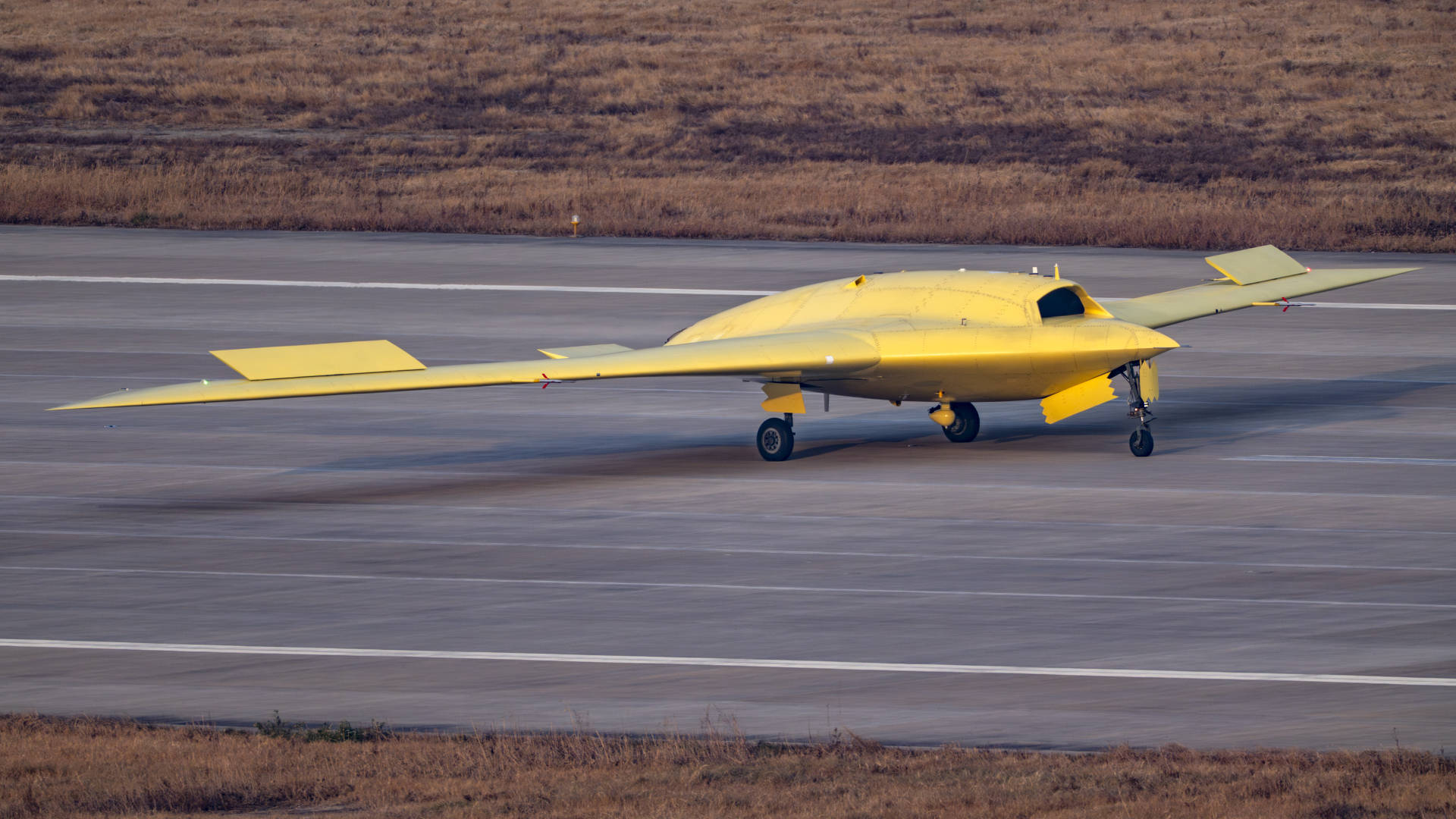 多张高清大图<strong></p>
<p>牛玩的虚拟币</strong>!新型高空高速长航时无人机彩虹-7近日成功首飞