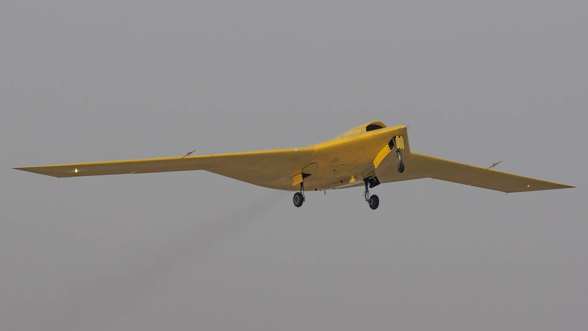 多张高清大图<strong></p>
<p>牛玩的虚拟币</strong>!新型高空高速长航时无人机彩虹-7近日成功首飞