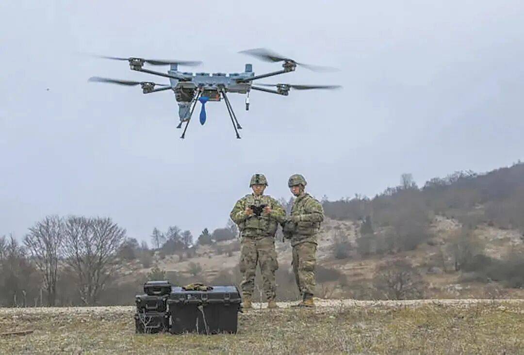 美军为何“抄作业”<strong></p>
<p>八宝树虚拟币</strong>?大批量“山寨”对手的无人机……