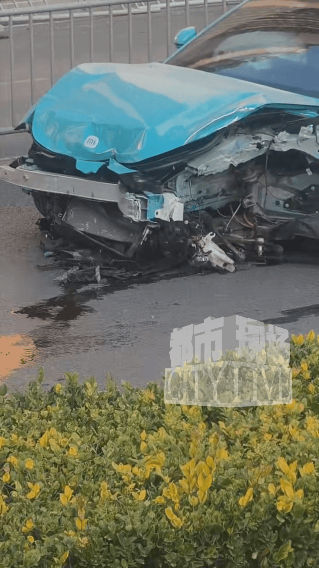 安徽一小米SU7撞翻几十米护栏<strong></p>
<p>虚拟币有公网</strong>，目击者称车辆前轮脱落后才刹停，当地交警回应