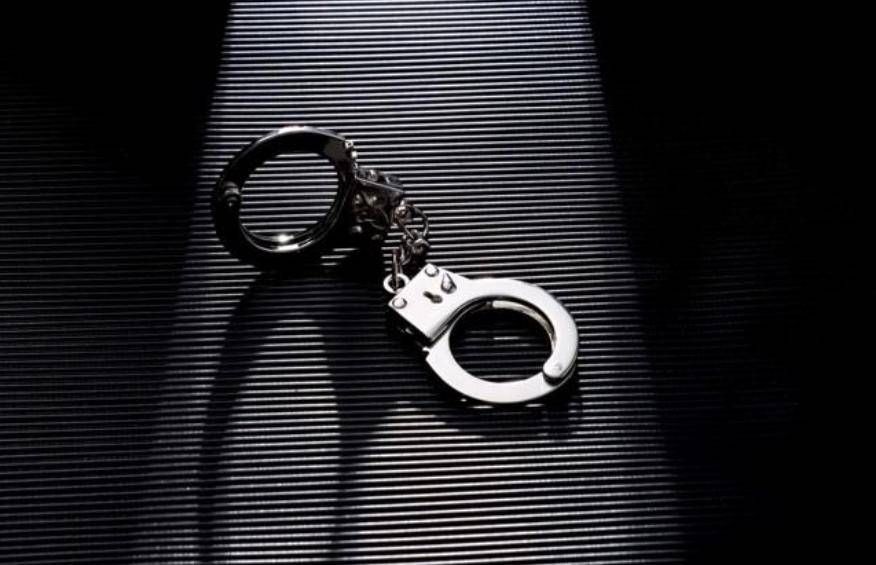 男子楼顶露台种树时不慎碰下树桩<strong></p>
<p>外围虚拟币</strong>，砸中楼下17岁少年致其死亡，一审获刑6年