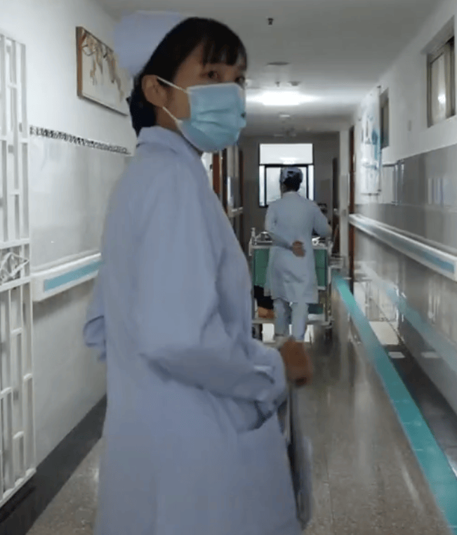 张水华辞职后携老公直播秀恩爱<strong></p>
<p>倒闭虚拟币</strong>，称白岩松是自己恩人