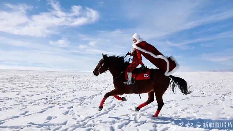 贺娇龙已安葬于昭苏公墓<strong></p>
<p>tlp虚拟币</strong>，其父亲亦葬于此地