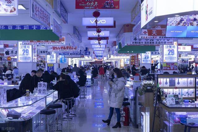 “直接崩了”<strong></p>
<p>rng虚拟币</strong>，价格断崖式下跌！商户：销量跌了60%都不止