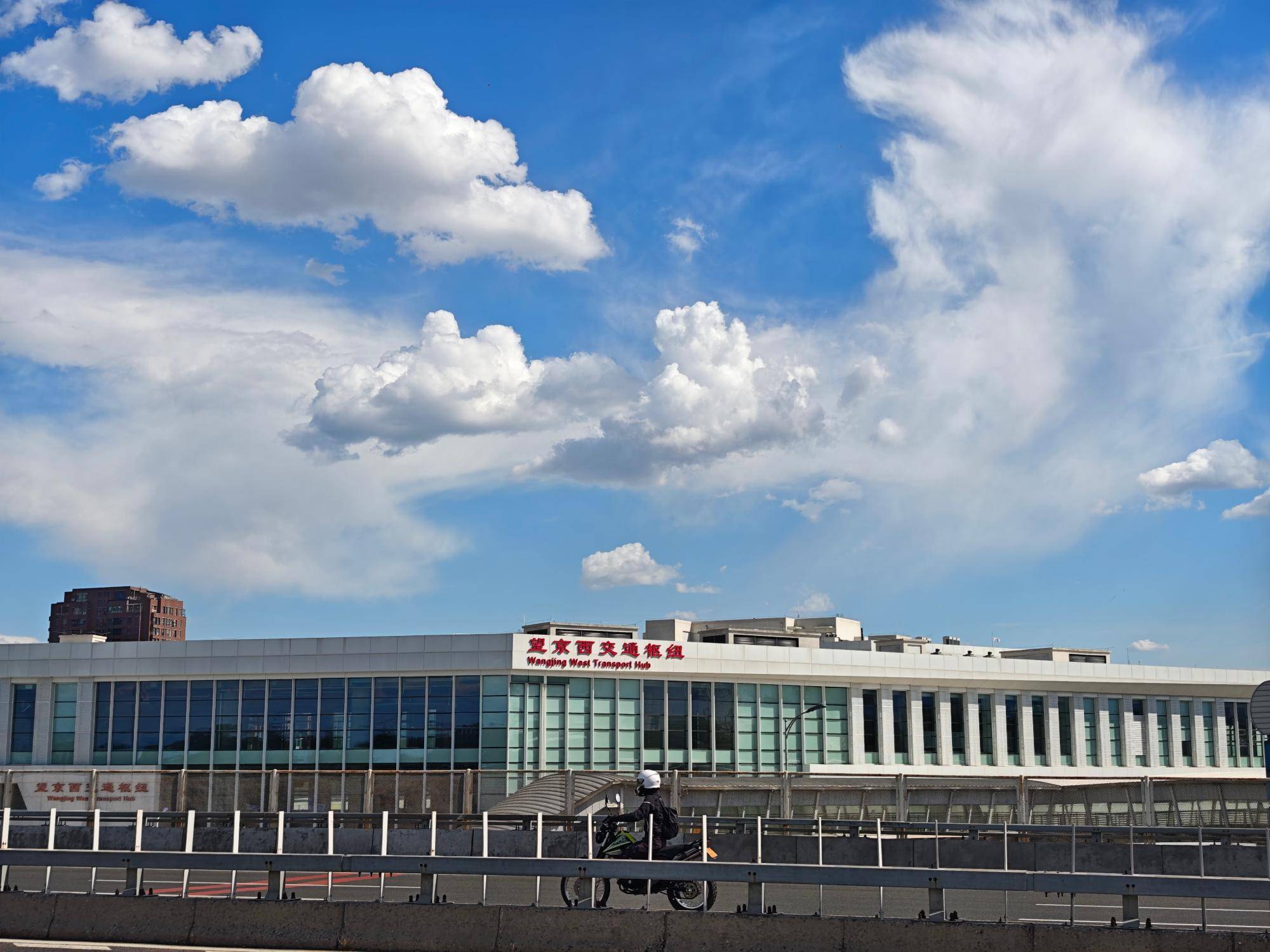 出现“雨幡”奇景<strong></p>
<p>河北虚拟币</strong>，北京今天的云像“天空之城”